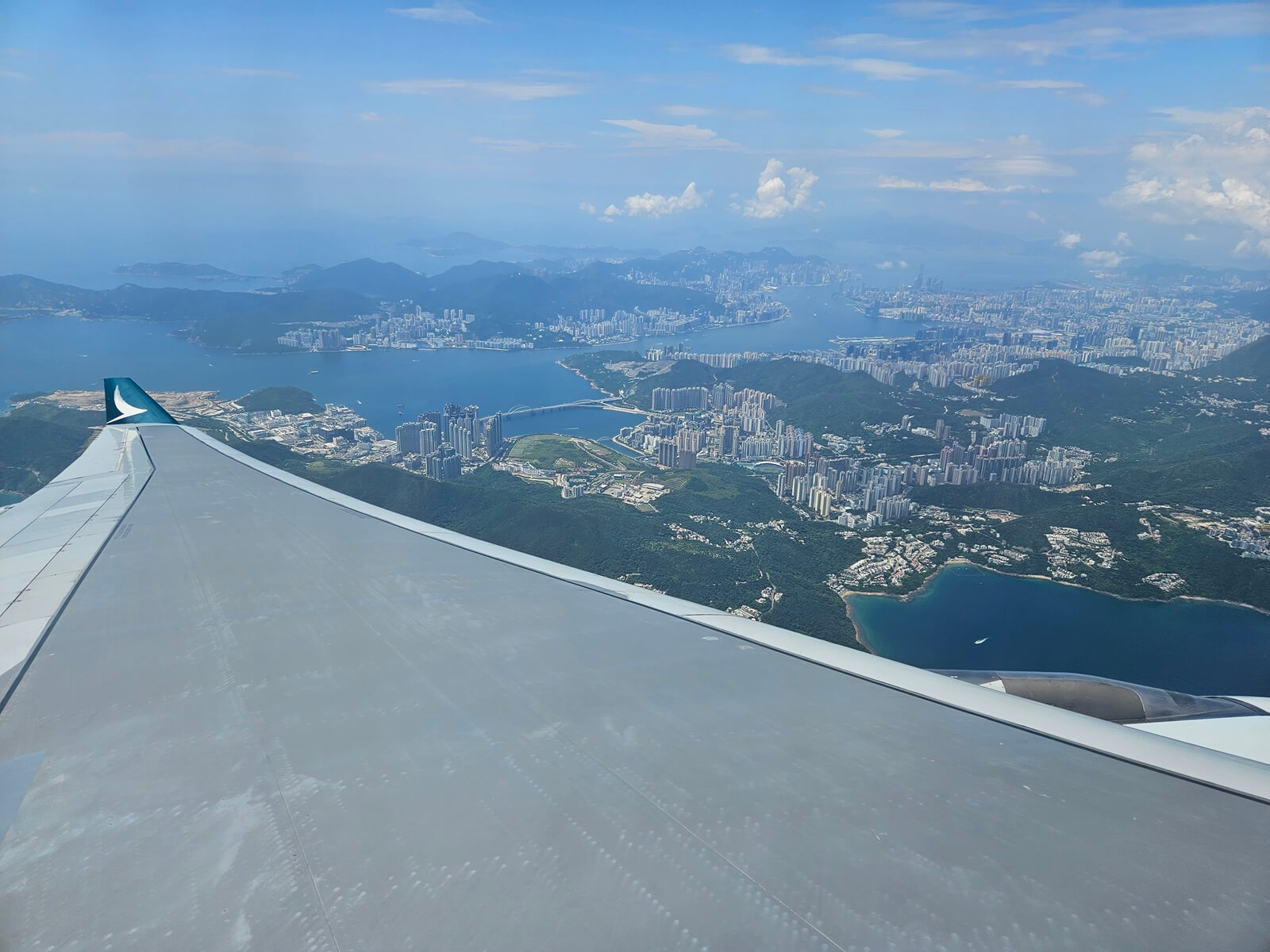 國泰航空CX469台北TPE-香港HKG［A333經濟艙、無麩質餐］飛行紀錄 - 柏C的電影雜記